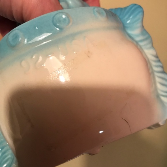 Vintage MCM Hull Blue Baby Planter Baby/cherub w/Rattle Gold Trim 92-USA - Picture 3 of 3